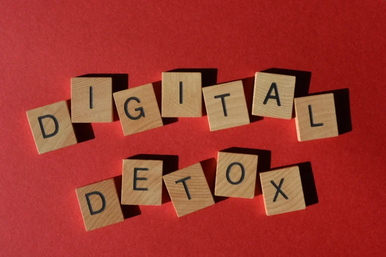 Digital Detox – Znaczenie odłączania się od technologii w zdrowym stylu życia